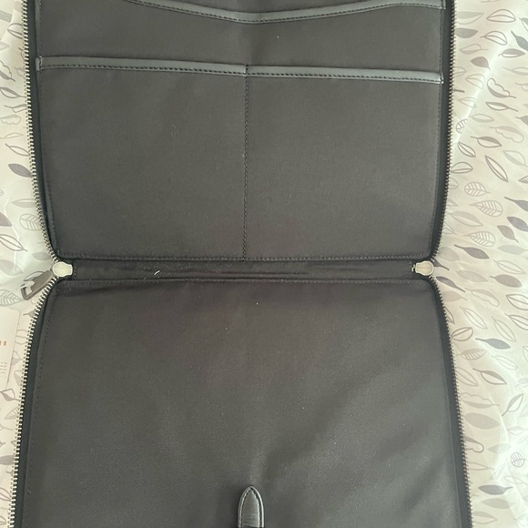 NWT Coach XL Leather trim camo lined tote 6 set—-price drop for today only - Picture 16 of 16